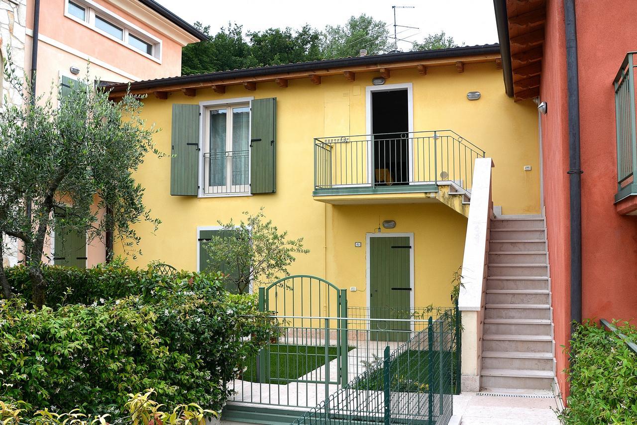 Ferienwohnung Residenza Alle Torri With Pool Torri Del Benaco Exterior foto