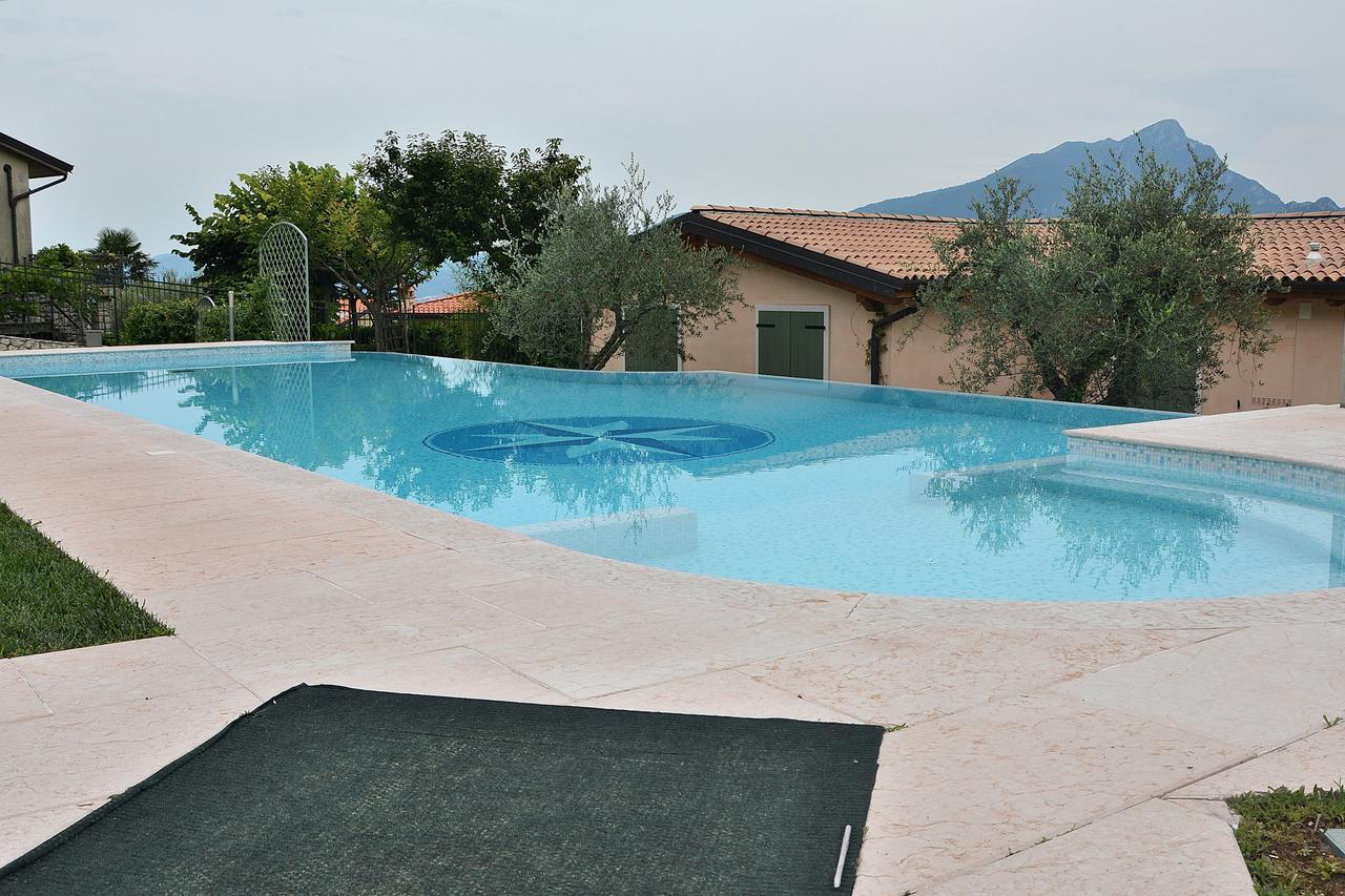 Ferienwohnung Residenza Alle Torri With Pool Torri Del Benaco Exterior foto